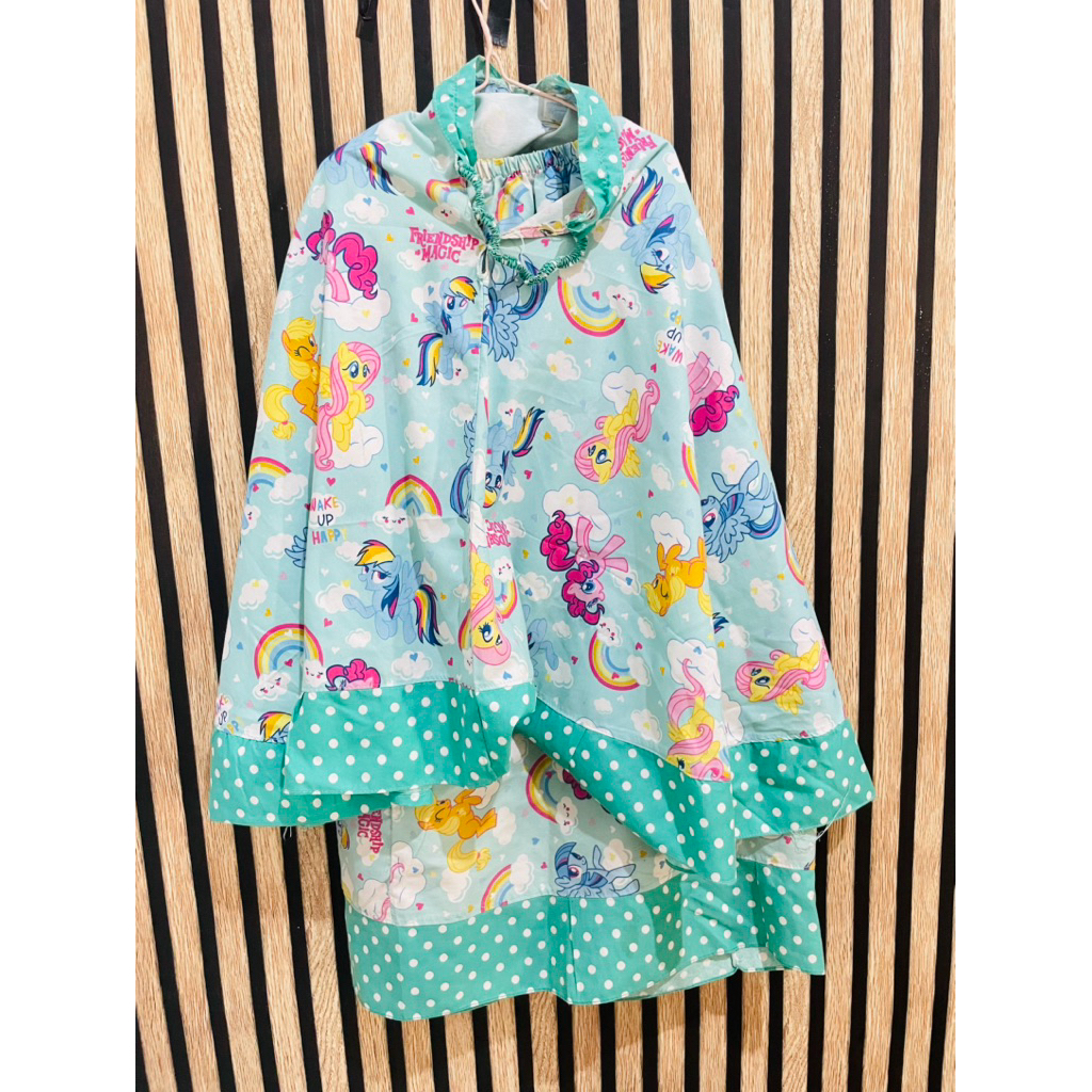 PRELOVED baju anak dan mukenah anak perempuan