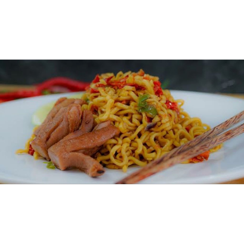 

mie level aneka topping