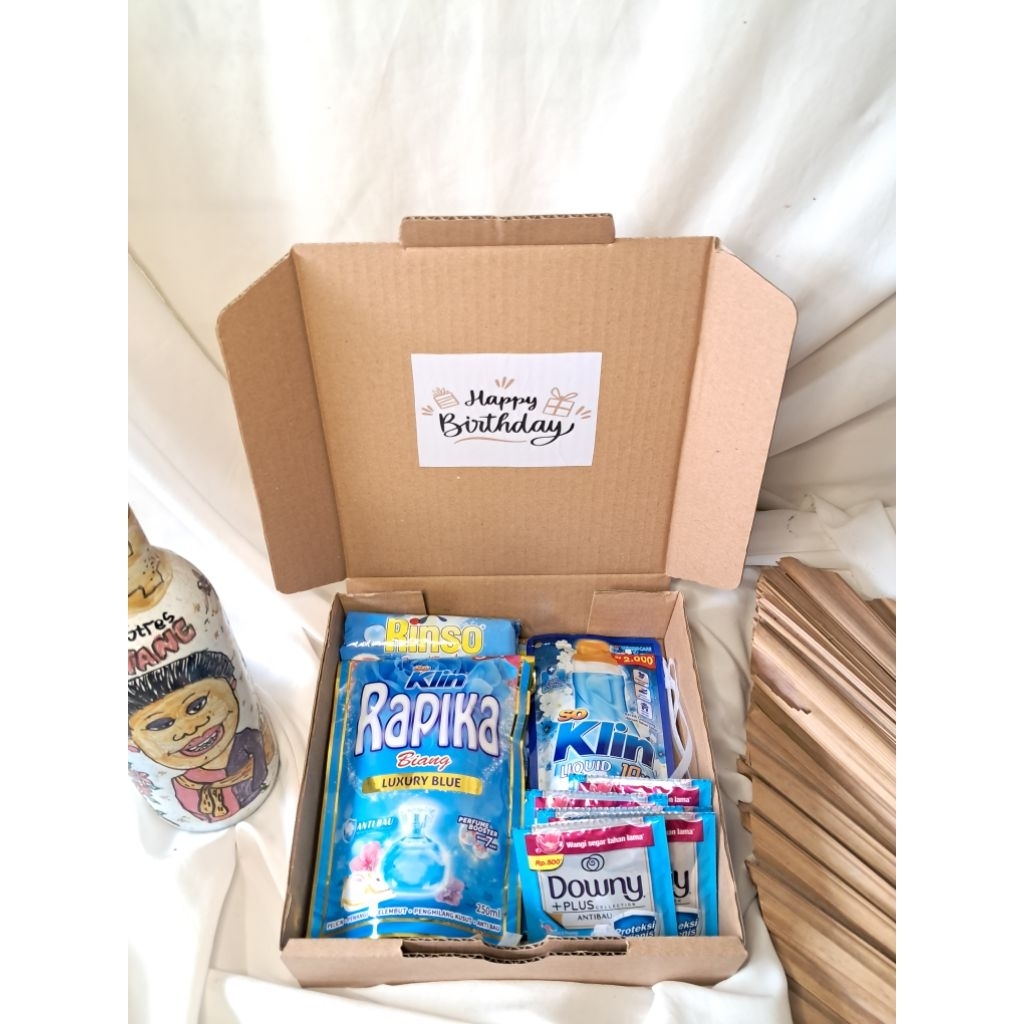 

HAMPRES UNIK NYUCI BAJU SERBA BIRU,ULTAH,ANIV,WISUDA DLL