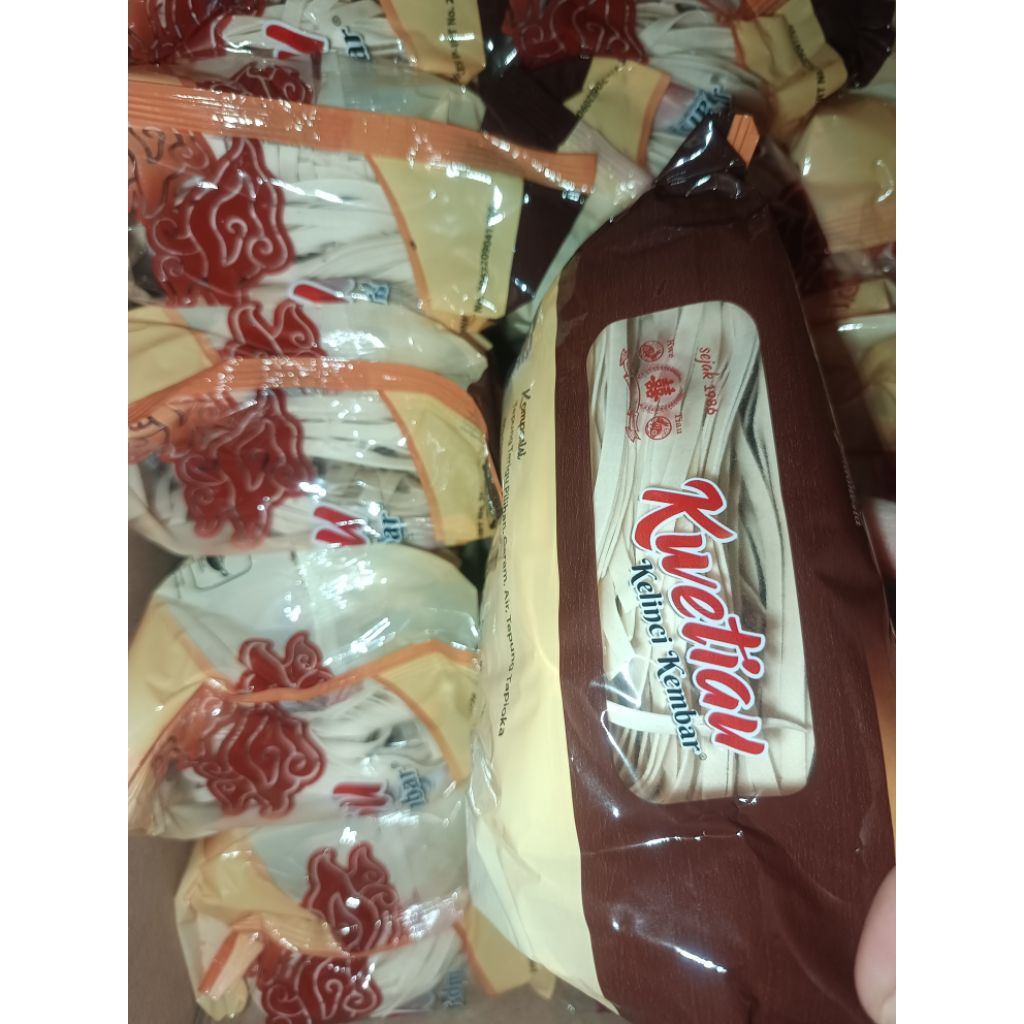 

Kwetiau KELINCI KEMBAR Rasa Enak Kenyal Nikmat Kemasan 180 Gram