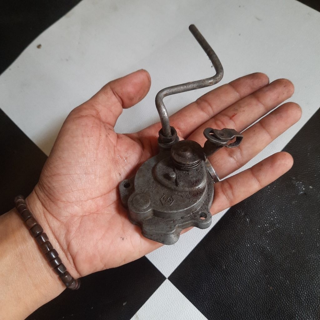 Kaitan gas vespa excel exlusive kaitan gas tutup pompa oli vespa excel exlusive original