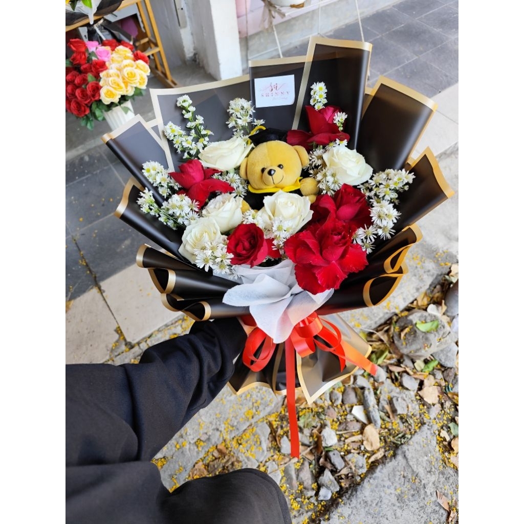 Buket boneka wisuda/Bouquet graduation/buket wisuda/bunga asli/buket sempro