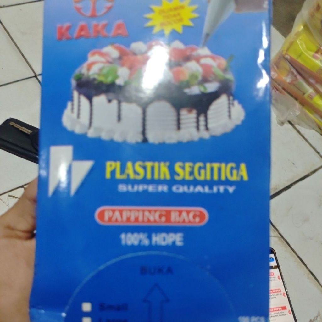 Plastik segitiga/Plastik untuk dekor kue (100pcs)