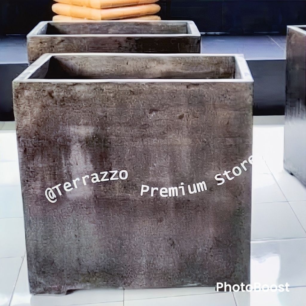 pot teraso tipe kotak hitam glossy