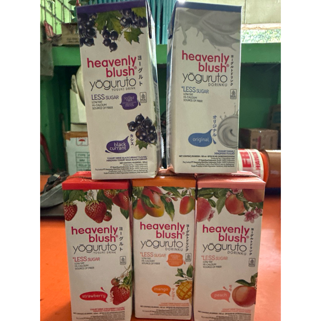 

Yoguruto Heavenly Blush Yogurt - Satuan