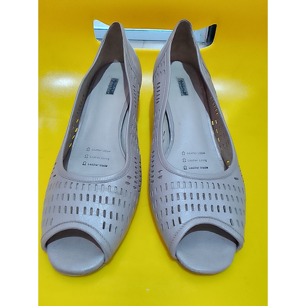 ANDRE VALENTINO Genuine Leather Heels AUTHENTIC WITH TAG