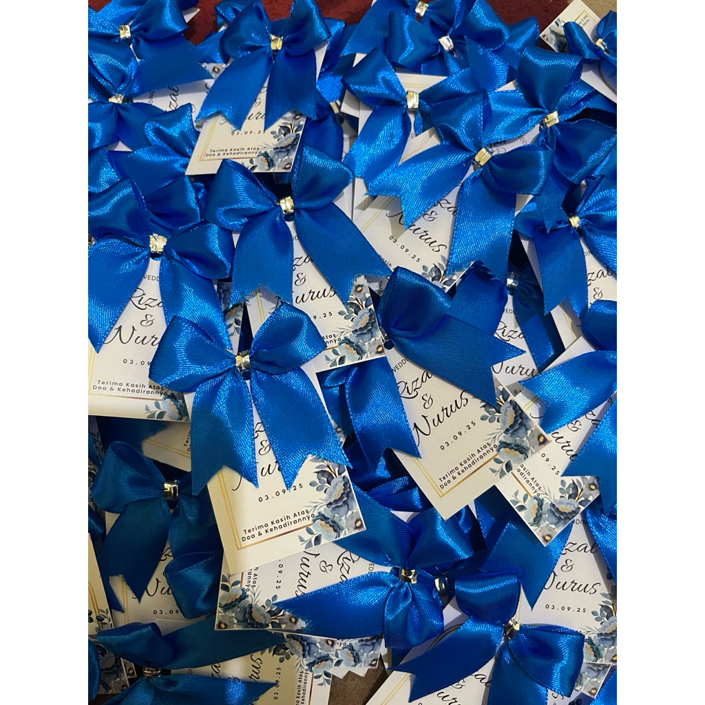 

PITA SATIN & HANG TAG SOUVENIR PERNIKAHAN | PITA SATIN UK 2CM | PITA SOUVENIR SIAP PAKAI SIAP TEMPEL