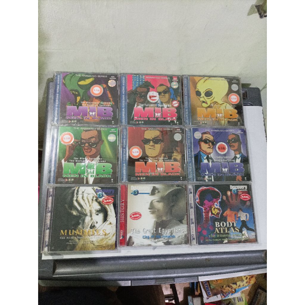 VCD original 101 Dalmatians 2, The Land Before Time, Babe, Men in Black Animation series, Mummies, T