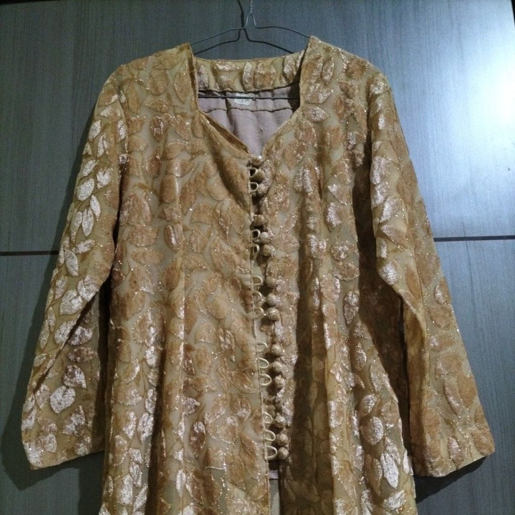 atasan kebaya bludru tunik warna coklat gold