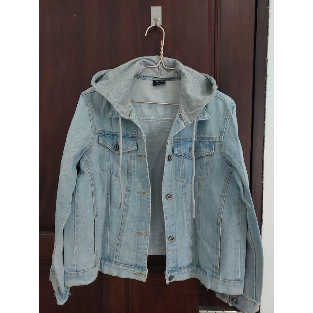 Preloved This is April Jaket Crop Denim