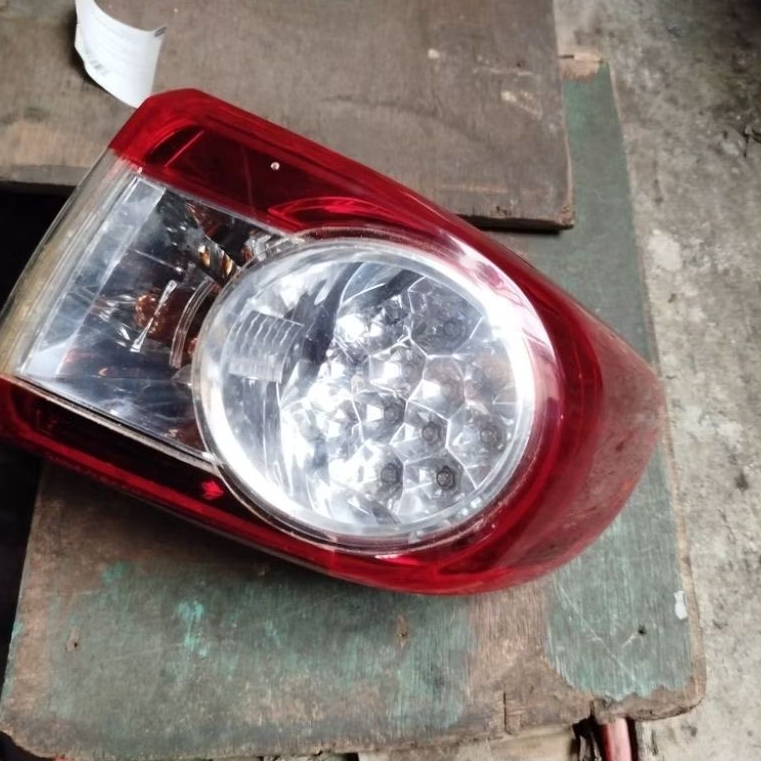 LAMPU BELAKANG TOYOTA ALTIS 2010-2013 ORIGINAL, LAMPU REM ALTIS 2010-2013, STOPLAMP ALTIS 2010-2013 