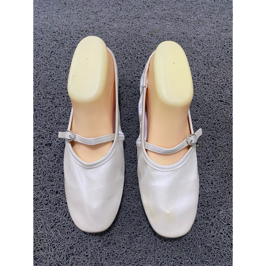 preloved sepatu flat shoes wanita 39