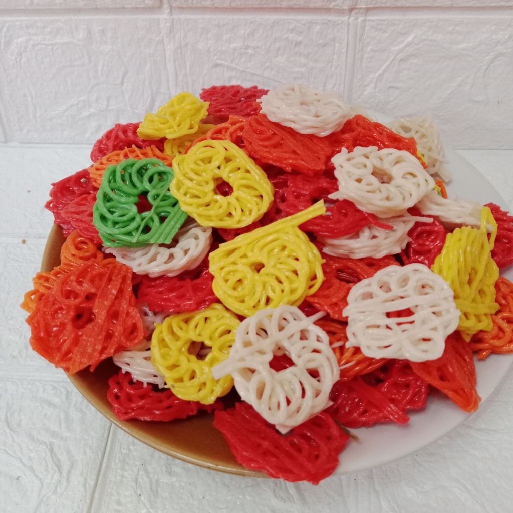 

kemasan 250 gram kerupuk mawar super cocok buat toping seblak atau di goreng