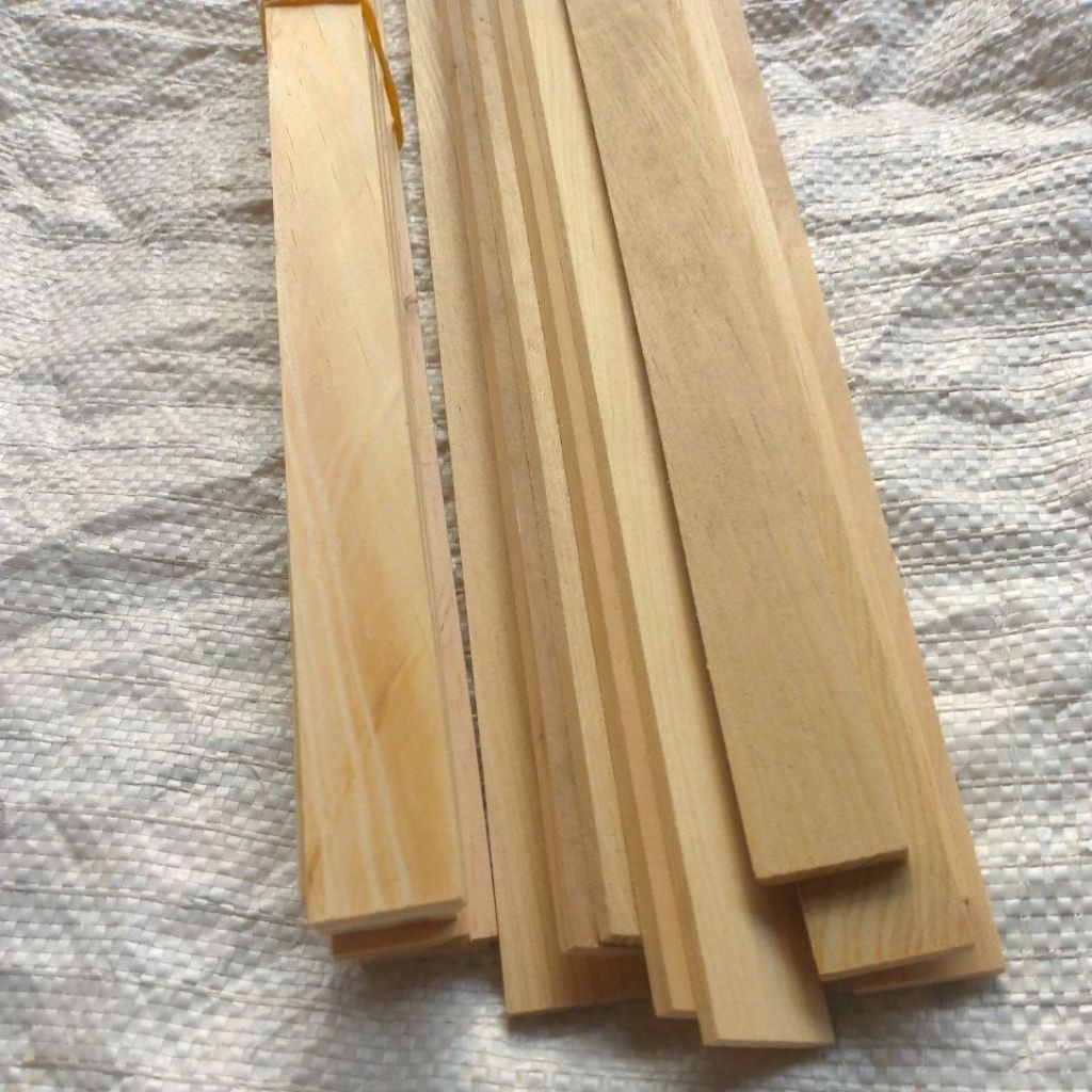 papan kerajinan kayu jati Belanda panjang 30cm lebar 2cm tebal 4mili