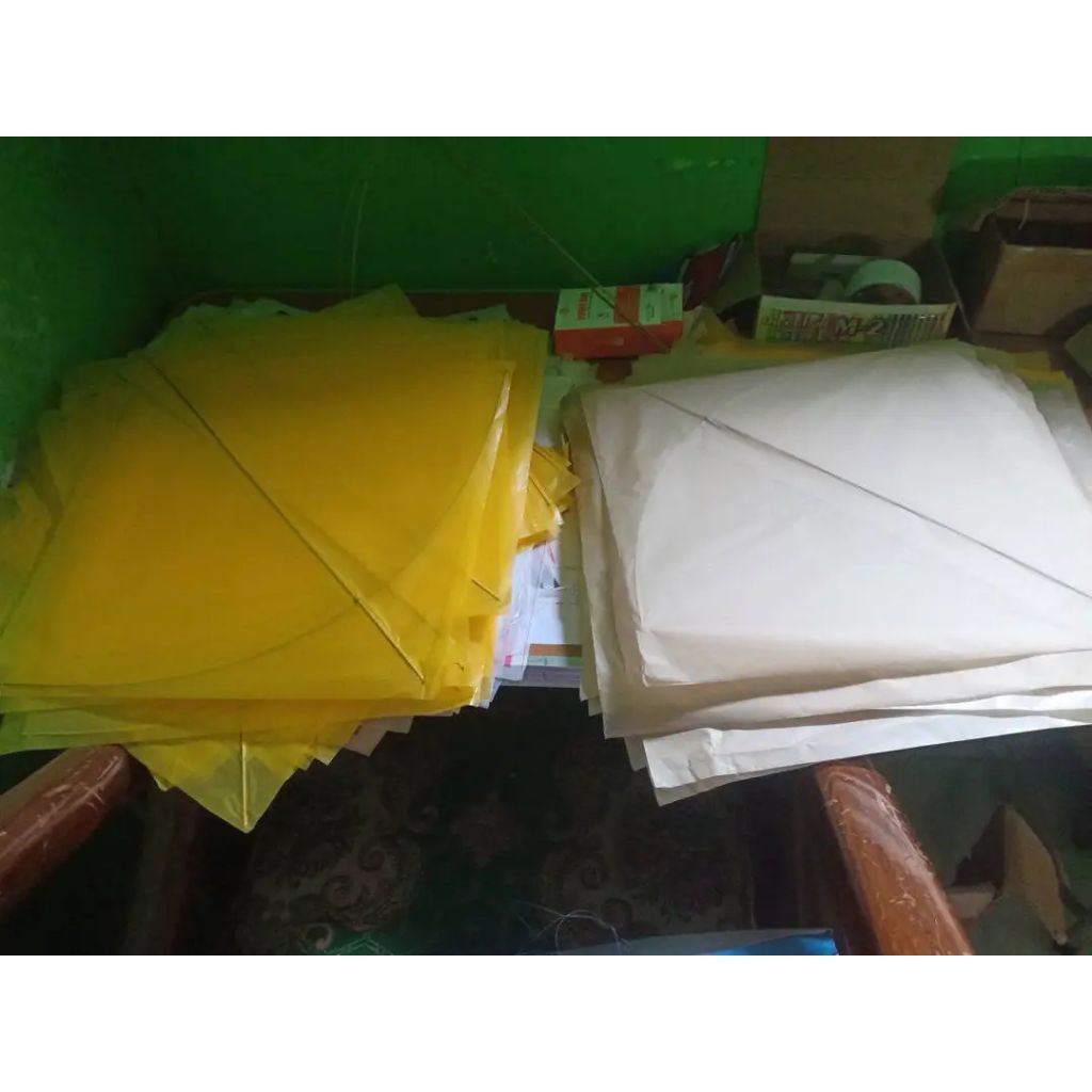 Layangan Sambitan Jabruk Polos Warna Putih, Kuning, Coklat