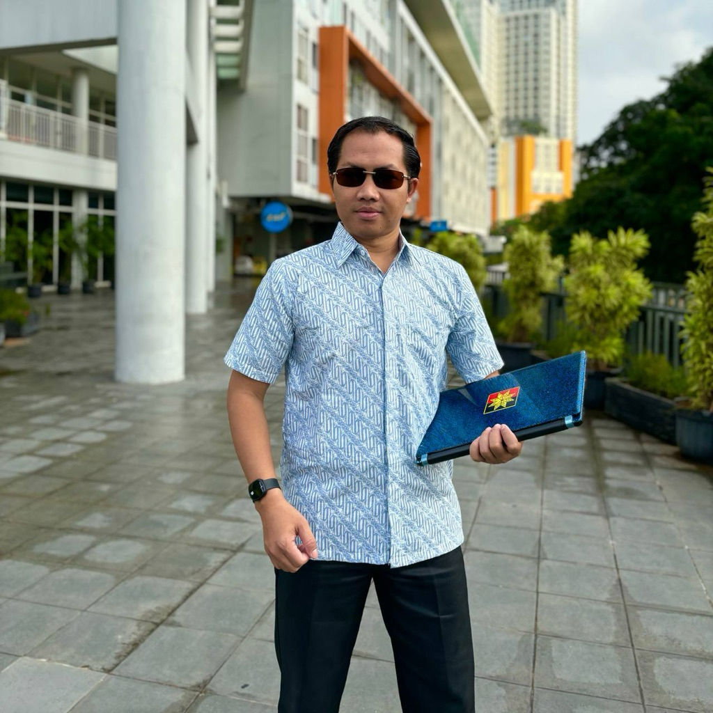 Hem batik pria PUTIH DAUN 991 bahan katun lengan pendek