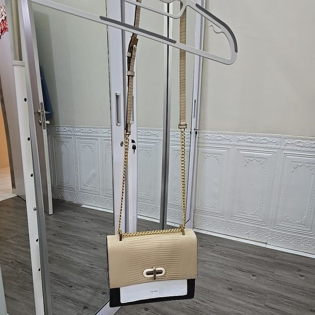 preloved tas/bag pedro wanita kulit, warna cream dan putih like new (cek deskripsi)