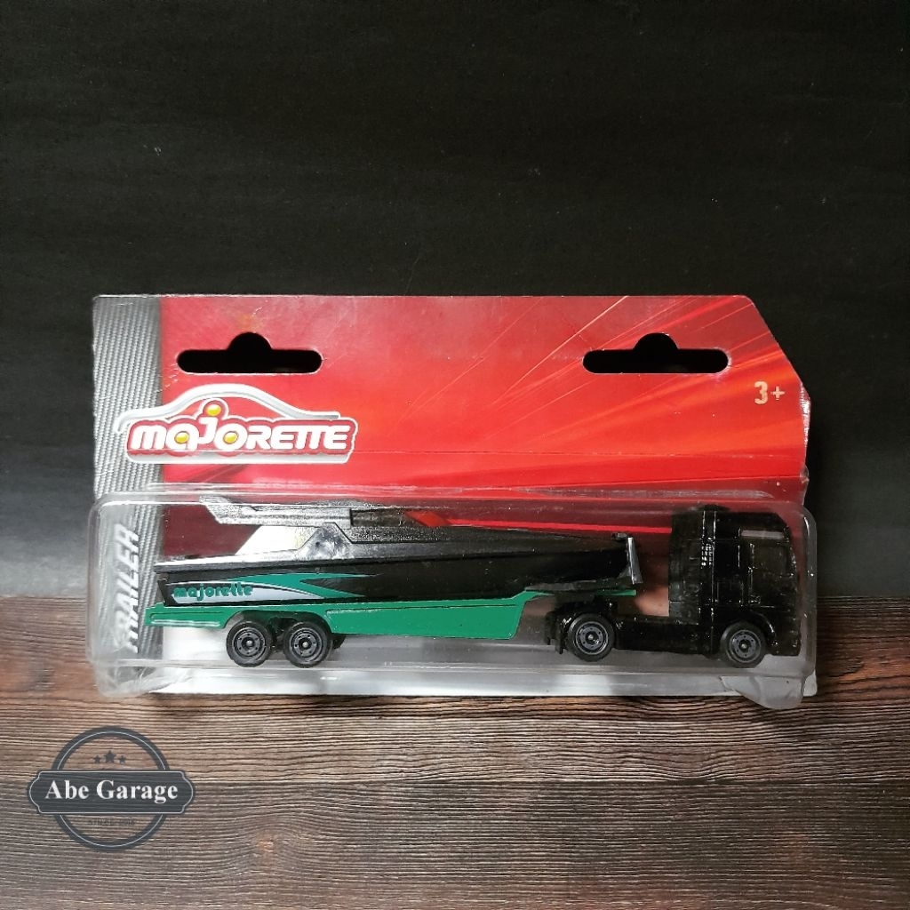 Majorette Man TGX Black with Yacht Trailer