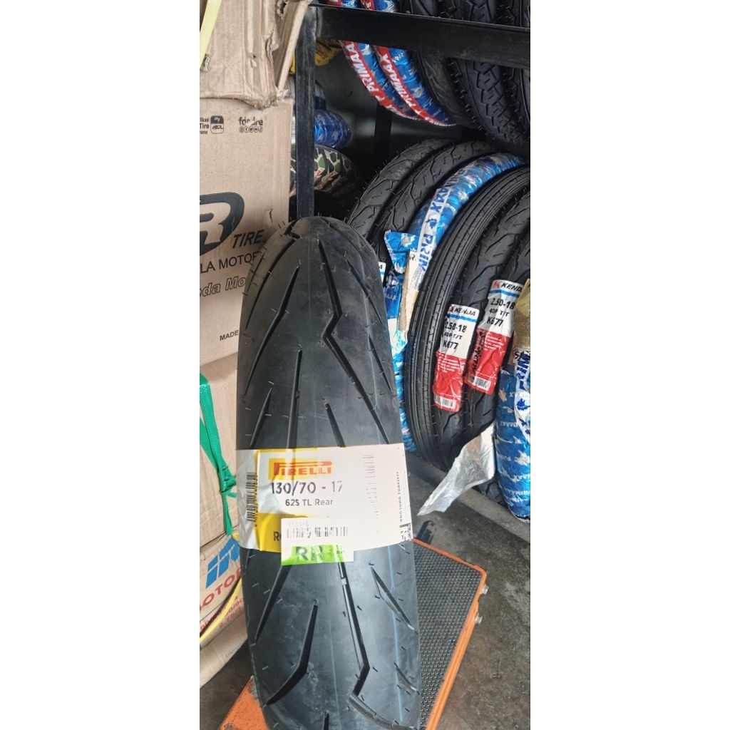 ban Pirelli ukuran 130/70-17