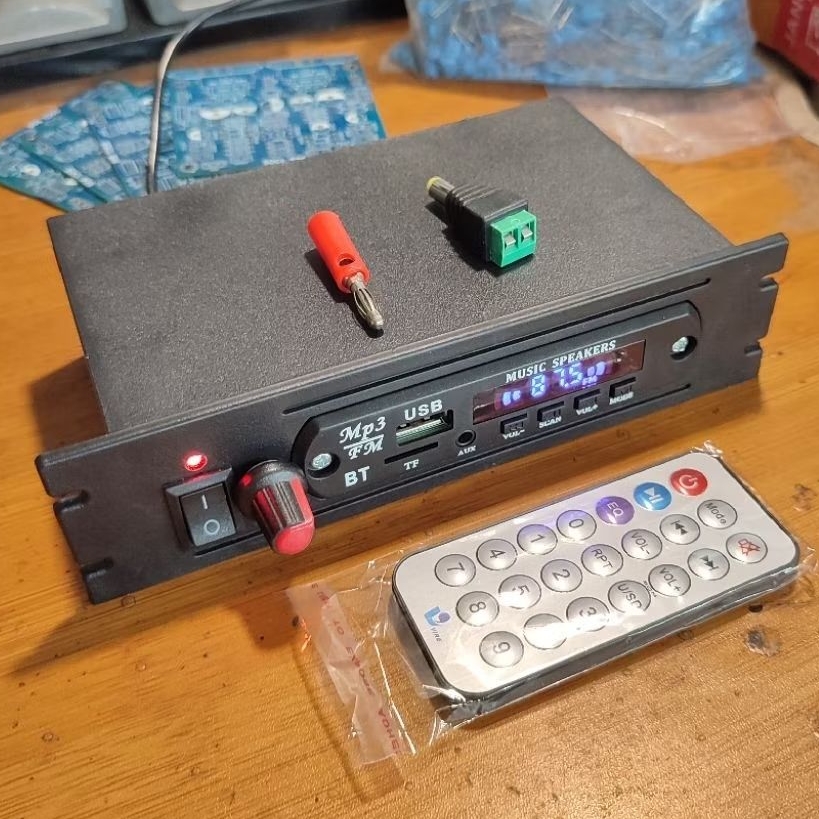 power amplifier bluetooth rakitan 12v dc stereo  2x30watt / tape mobil single din