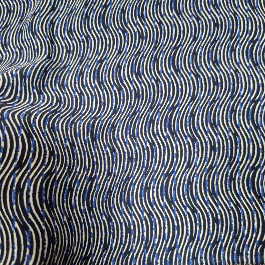 Kain wolly crepe - kain moscrepe - kain zara crepe - kain crepe motif  MAt