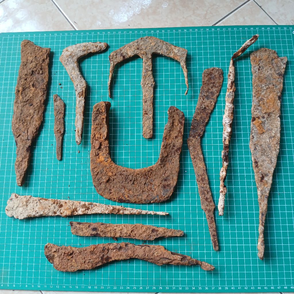 Borongan 2 Kg Temuan Galian Tanah Besi Kabudhan Material Pus4ka KUNO