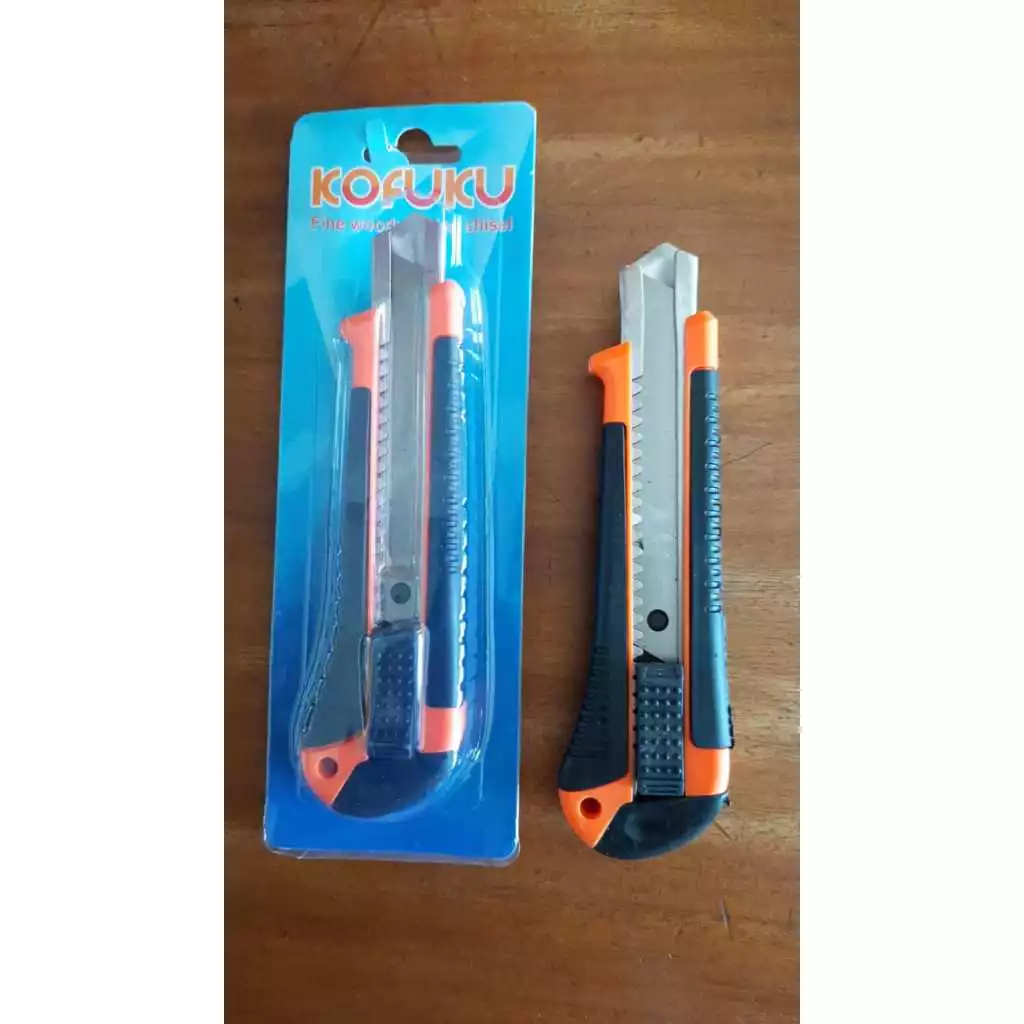 

PISAU CUTTER BESAR BAHAN PASTIK SUPER TAJAM ANTI KARAT PISAU CUTER