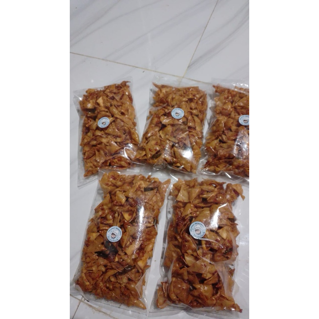

kripik pangsit pedas manis