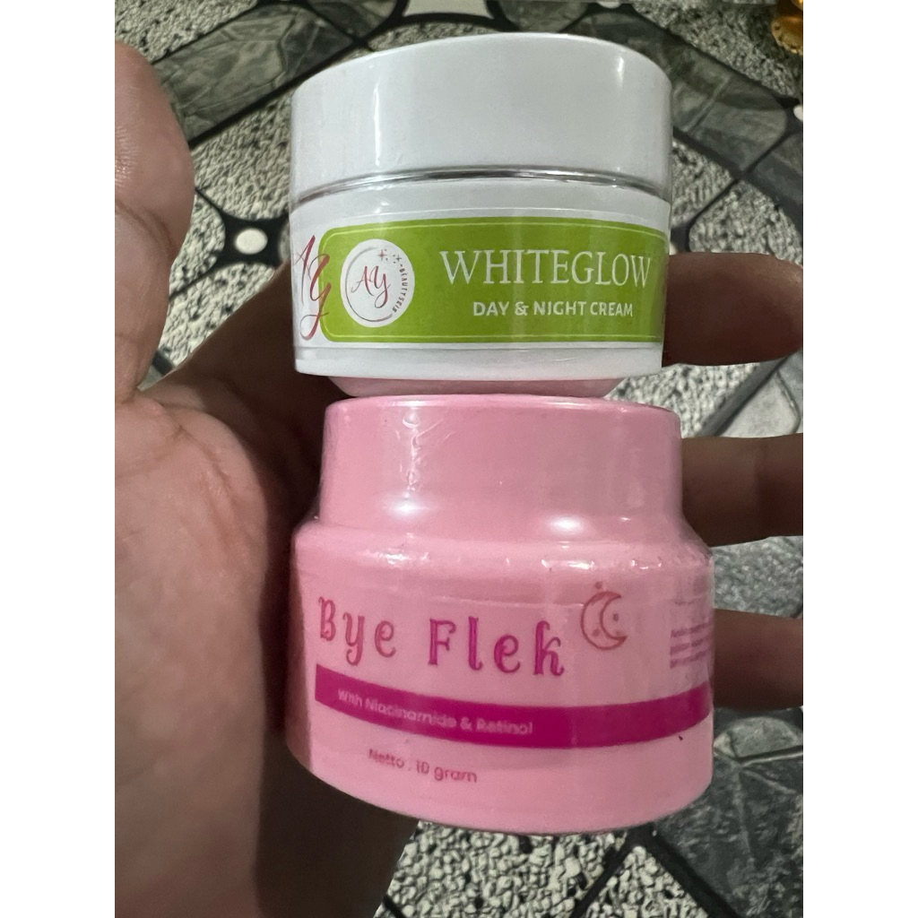 white glow dan cream flek