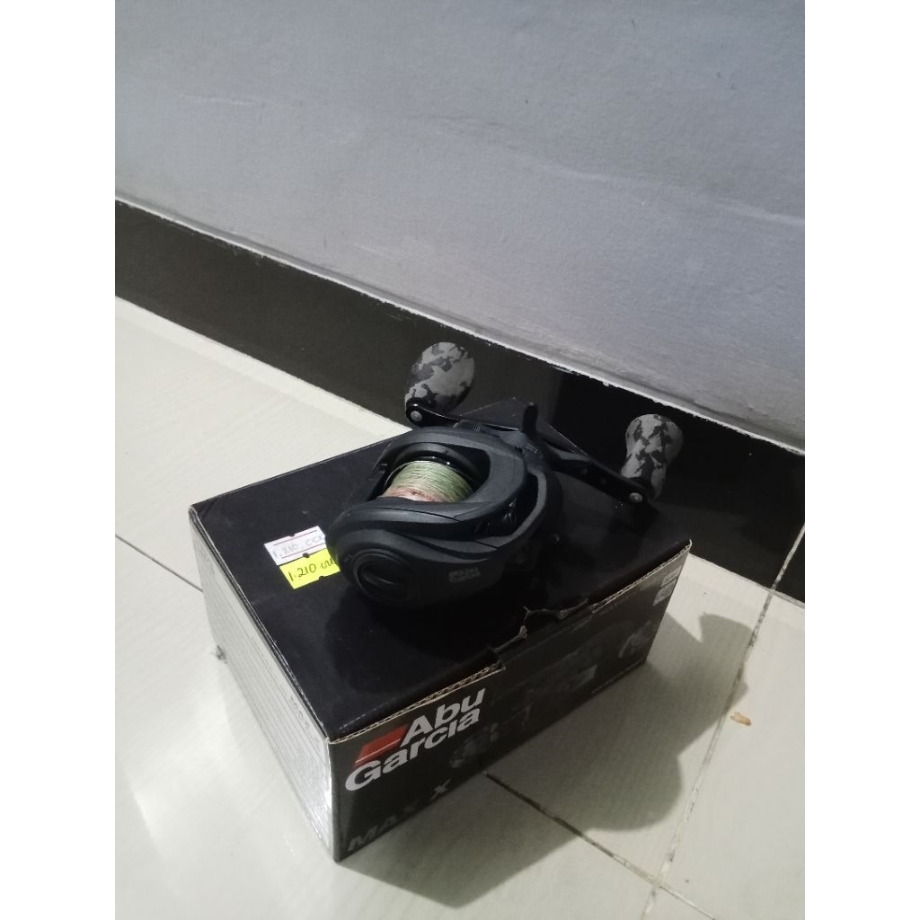 abu Garcia max x max4x-L black ops