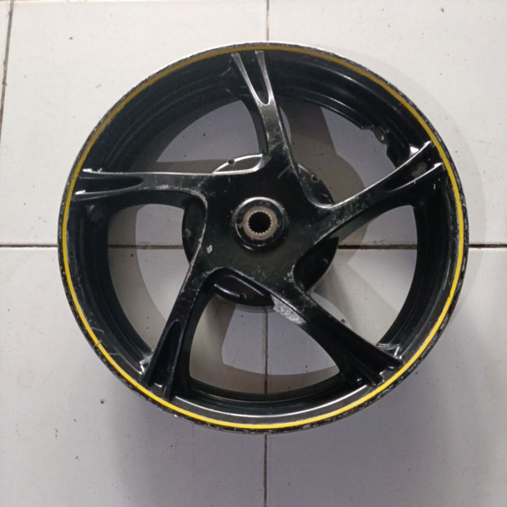 pelek velg belakang Yamaha XEON 125 karbu XEON RC fi original