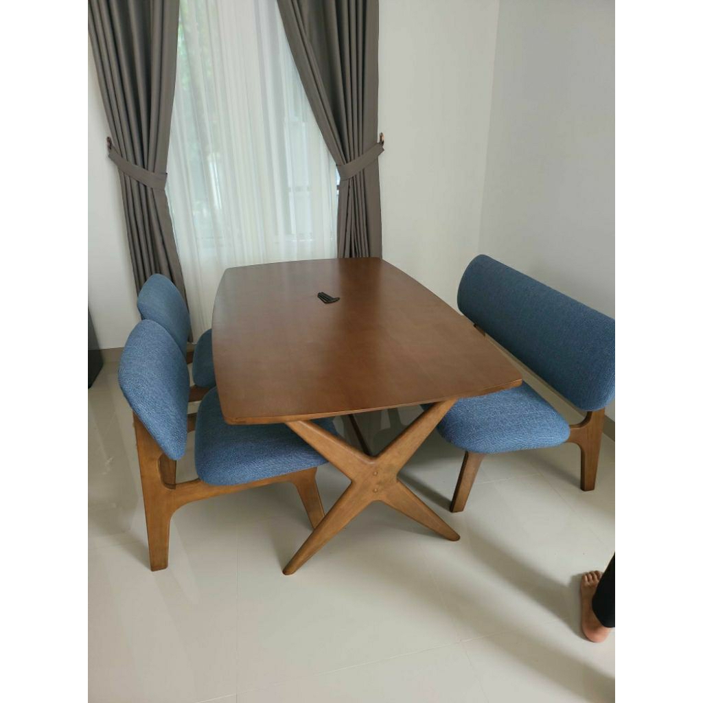 Informa Yiruma Set Meja Kursi Makan