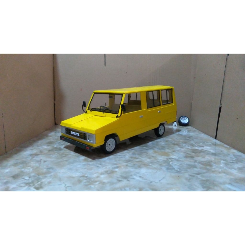 Miniatur kijang kotak minibus