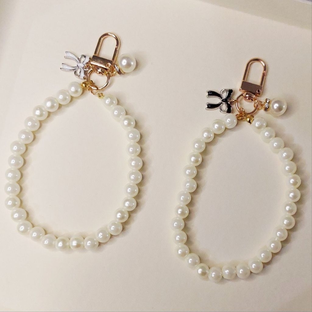 NŌTA - Gantungan Manik Handmade N079 / Beaded Coquette White Pearls Gold Keychain Gantungan HP atau 