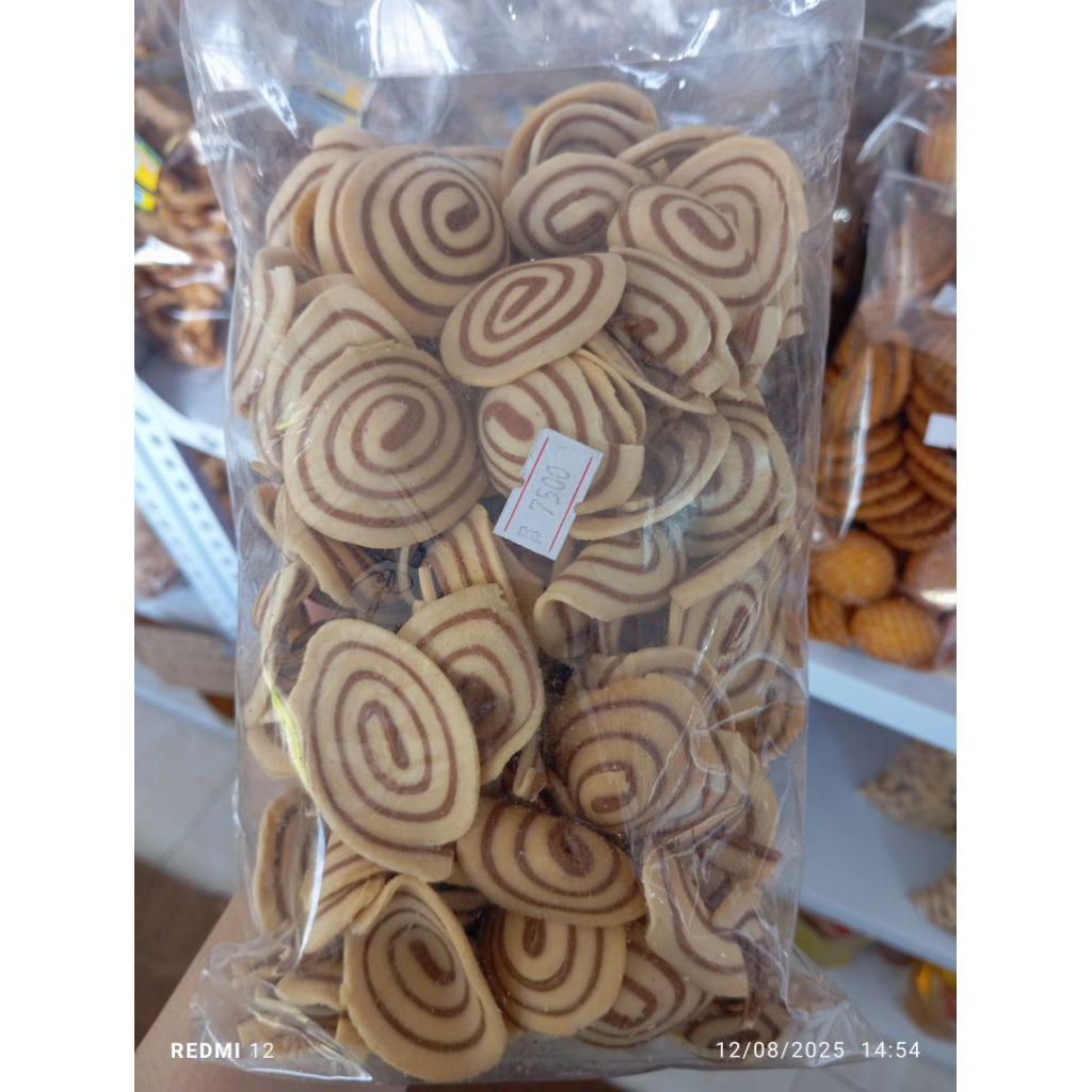 

KUPING GAJAH COKLAT PUTIH 250 GR TIPIS MANIS RENYAH