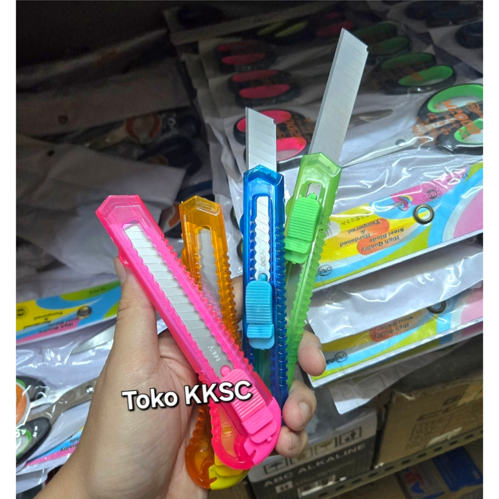 

PISAU CUTTER MENKO ISI 4 PCS / Pisau Kater 4 Pcs random