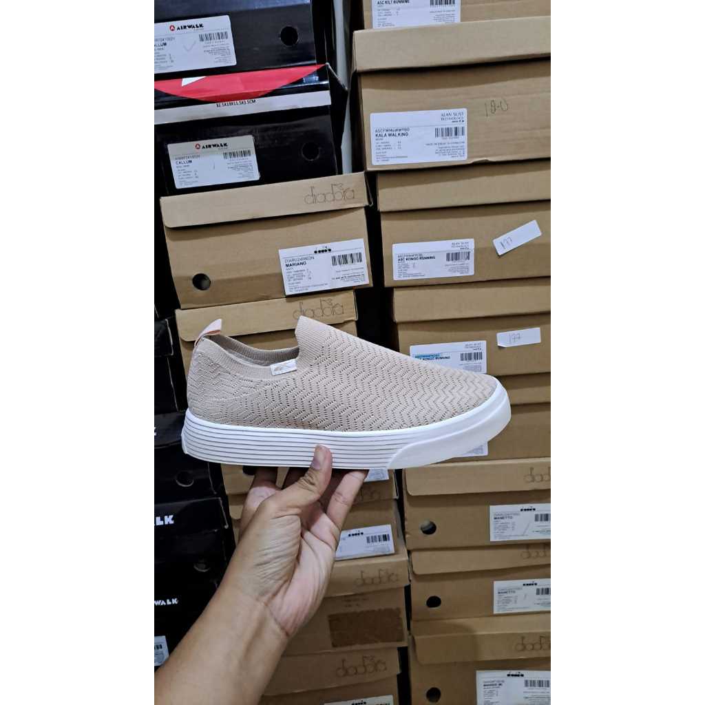 Sepatu Reebok Onlux Slip On Women Walking Warna Pink