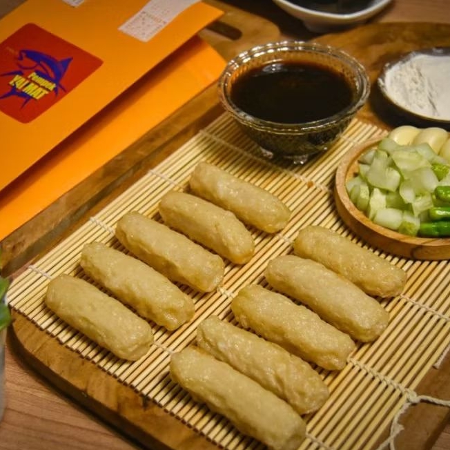 

Pempek YAI MAT! 10 Pcs Lenjer Kecil + Cuko Khas Palembang, Full Ikan Tenggiri, Tanpa Pengenyal, Frozen & Vakum