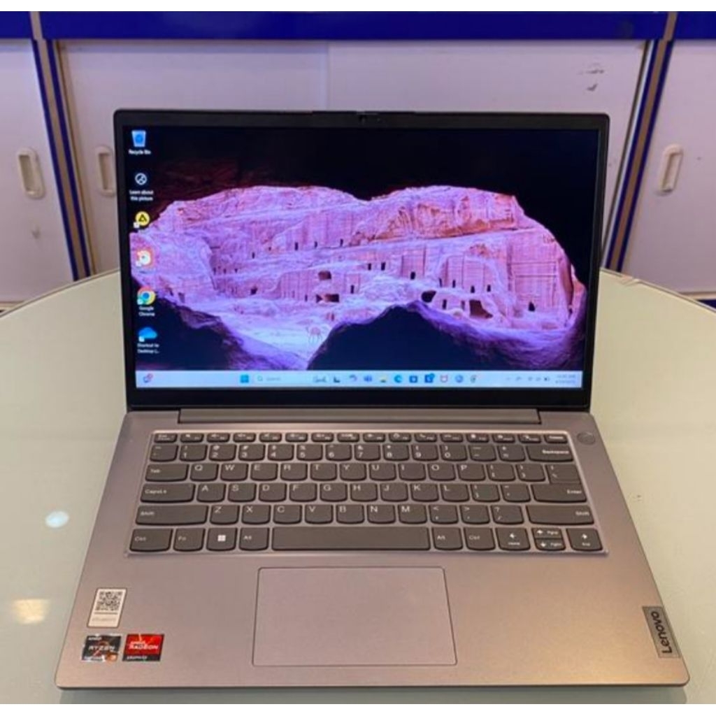 Laptop Lenovo V14 Ryzen 3