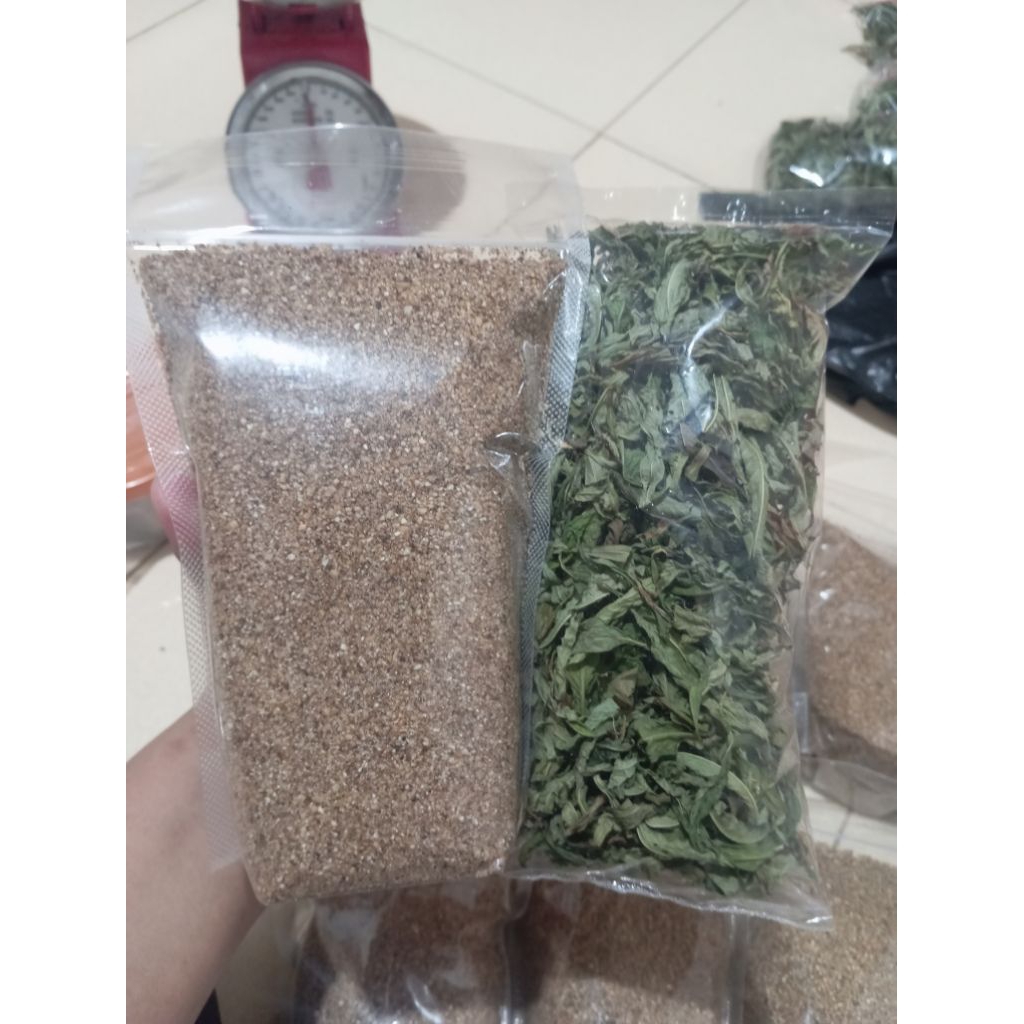 

Bumbu bubur pedas + daun kesum kering