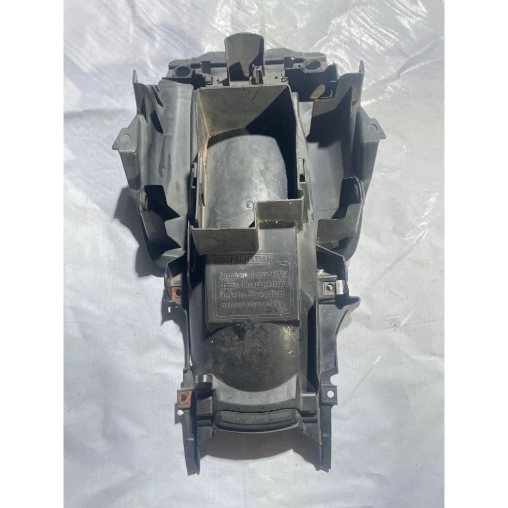SPAKBOR KOLONG TENGAH ATAS BAN BELAKANG HONDA VERZA SECOND ORIGINAL