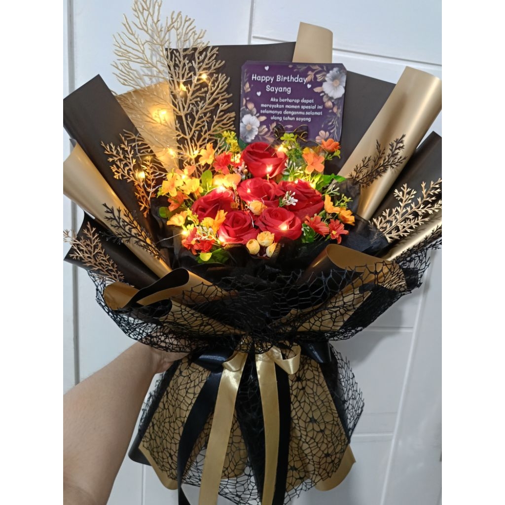 

BUKET ULTAH / BUKET BUNGA / BUKET WISUDA / BUKET VALENTINE / BUKET ANNIVERSARY / GIFT / KADO / HAMPERS / BUKET LAMPU