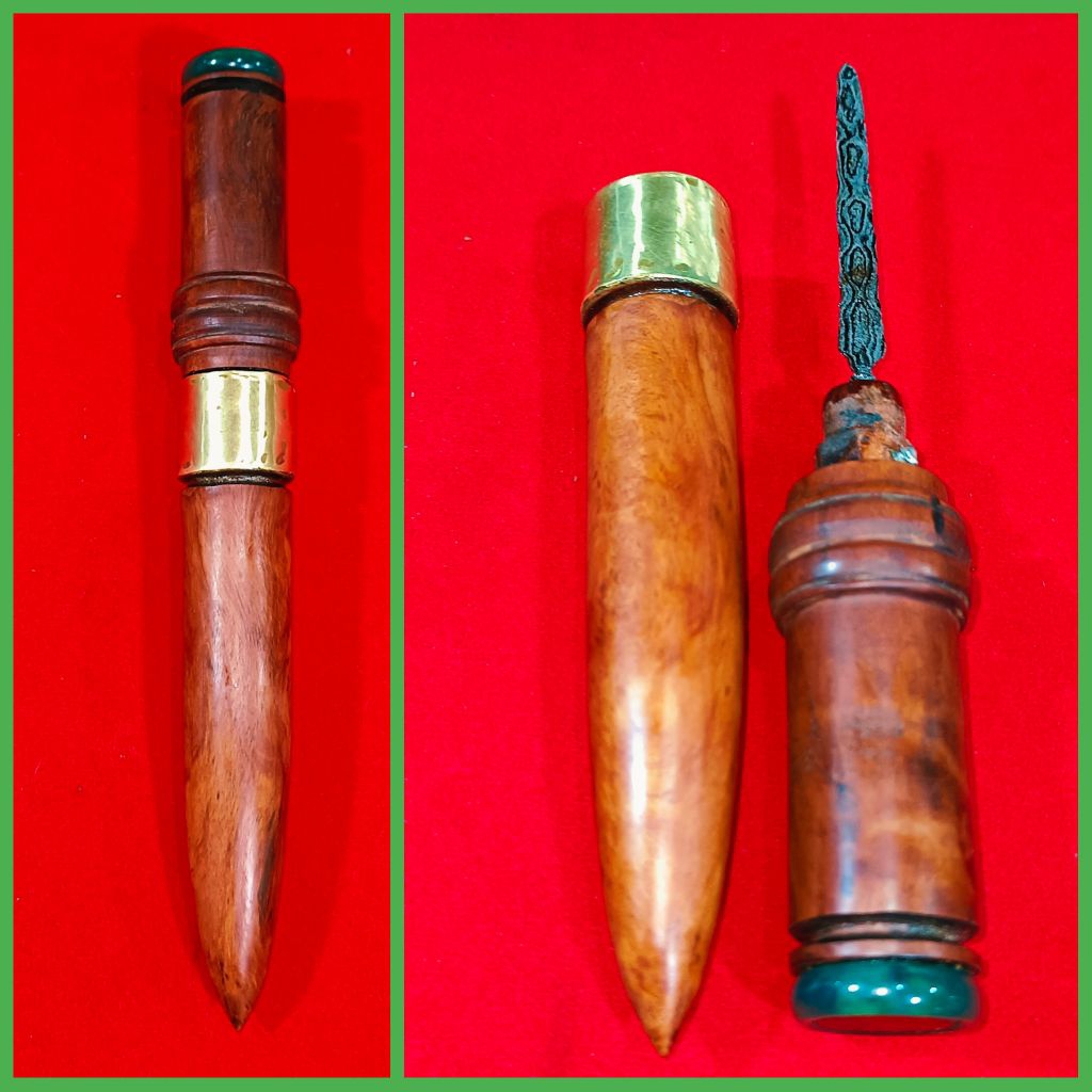 jimat. tombk bendo segodo kayu stigi berhias batu calsedony