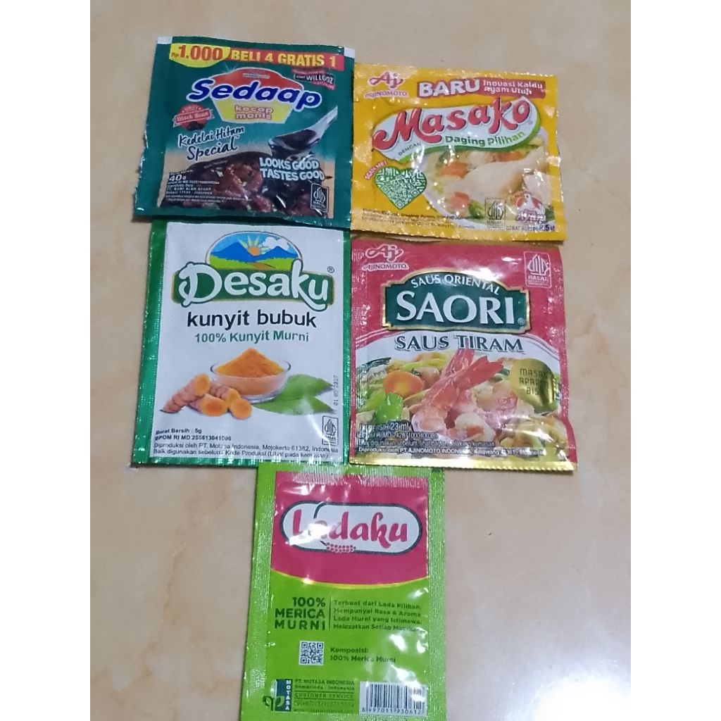 

Kecap Sedaap+Kunyit Bubuk+Masako+Saori Saus Tiram+Ladaku Paket 4L (TRB173)