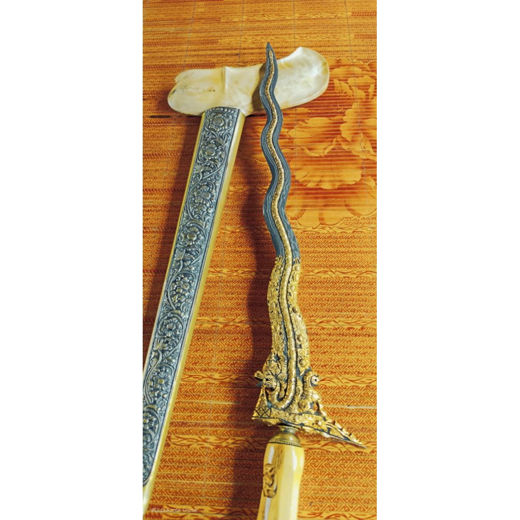 Dhapur keris Nogo Singo kinatah sepuh emas