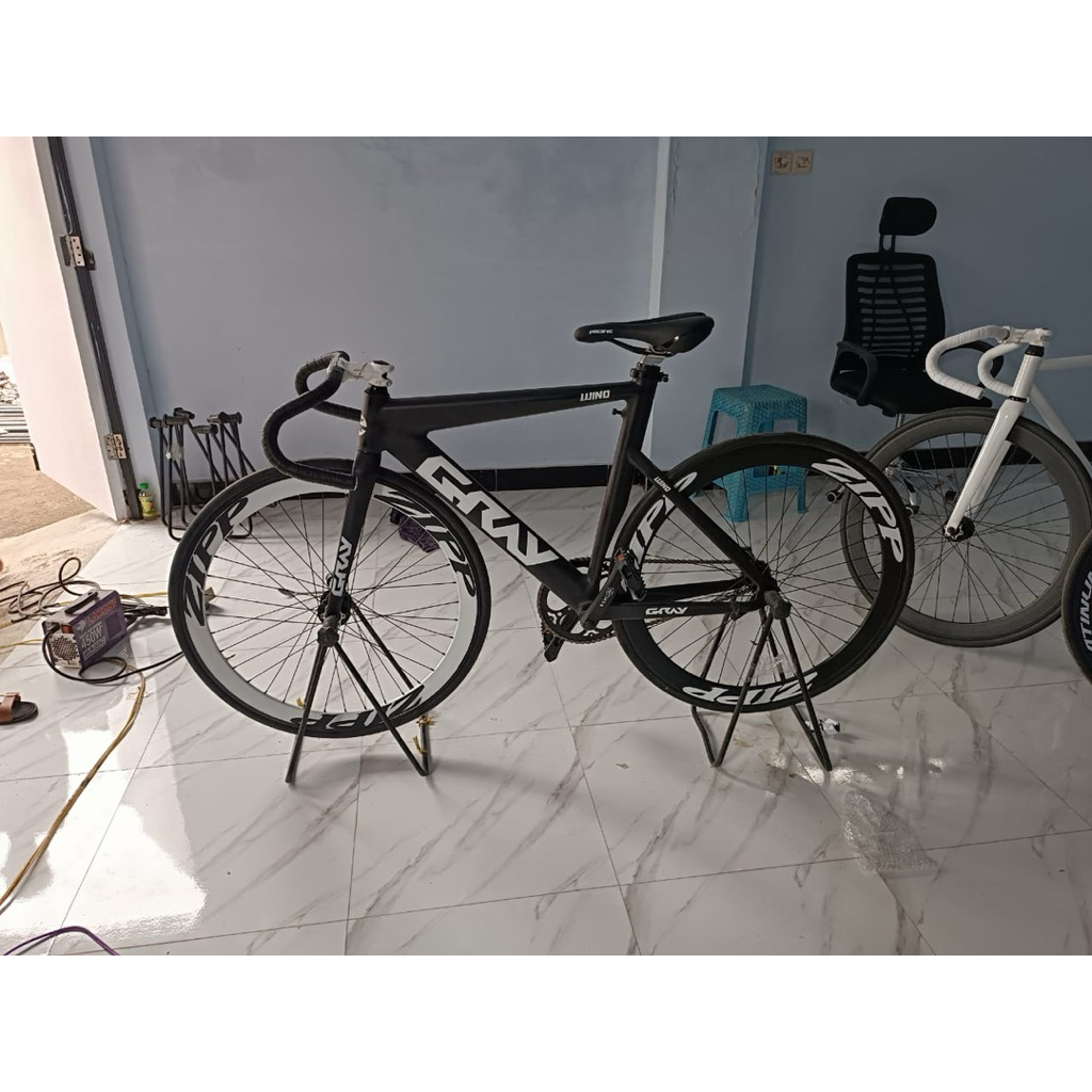 Sepeda Fixie Gray velg depan putih velg belakang