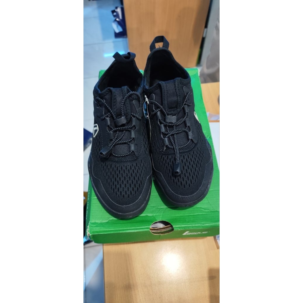Sepatu League Aquanos
