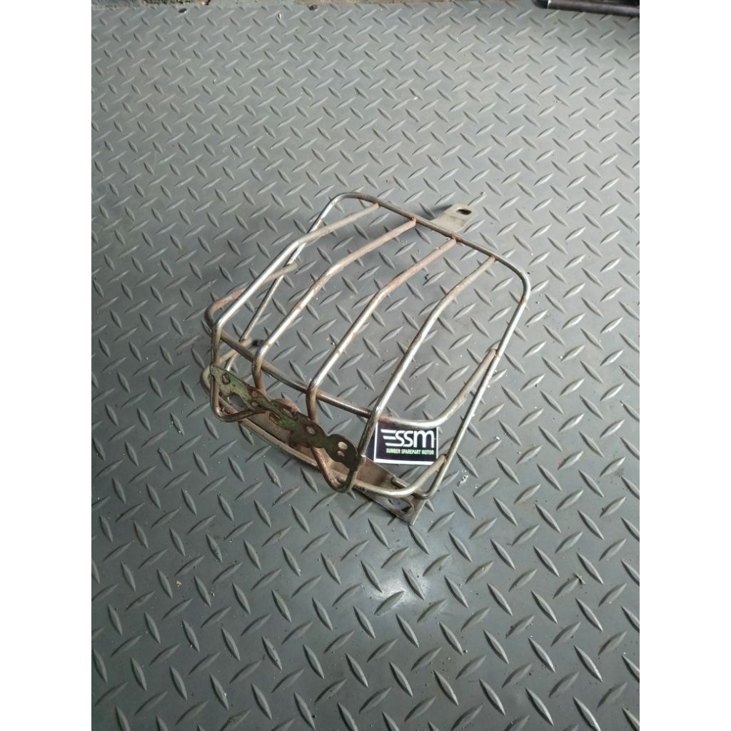 Besi Lampu Belakang Vespa Original