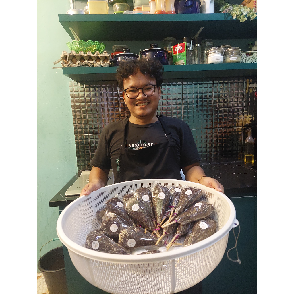 

[Di Kirim Besok nya] Donat Paha Ayam – Unik, Gurih, & Mengenyangkan!