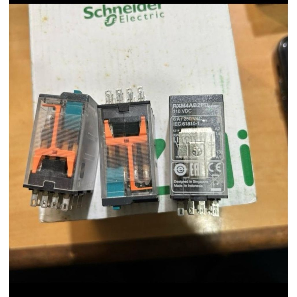 RELAY SCHNEIDER RXM4AB2FD 110VDC ORIGINAL